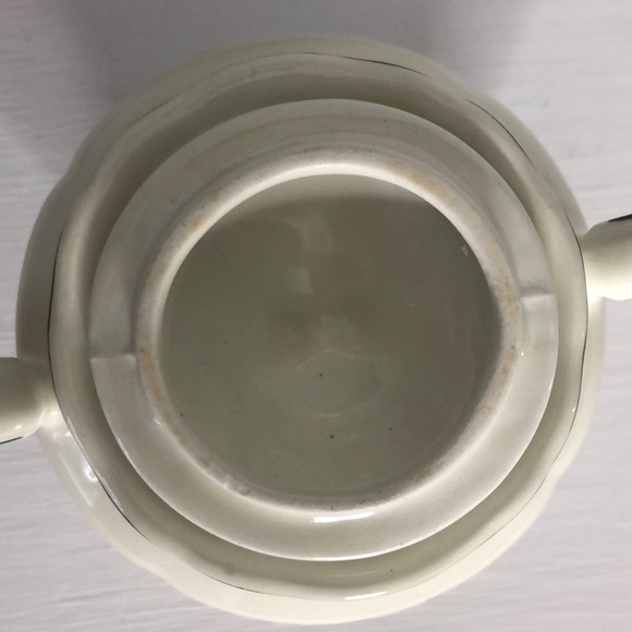 Vintage Royal Tudor Holly & Berries Sugar Bowl With Lid - Picture 9 of 12